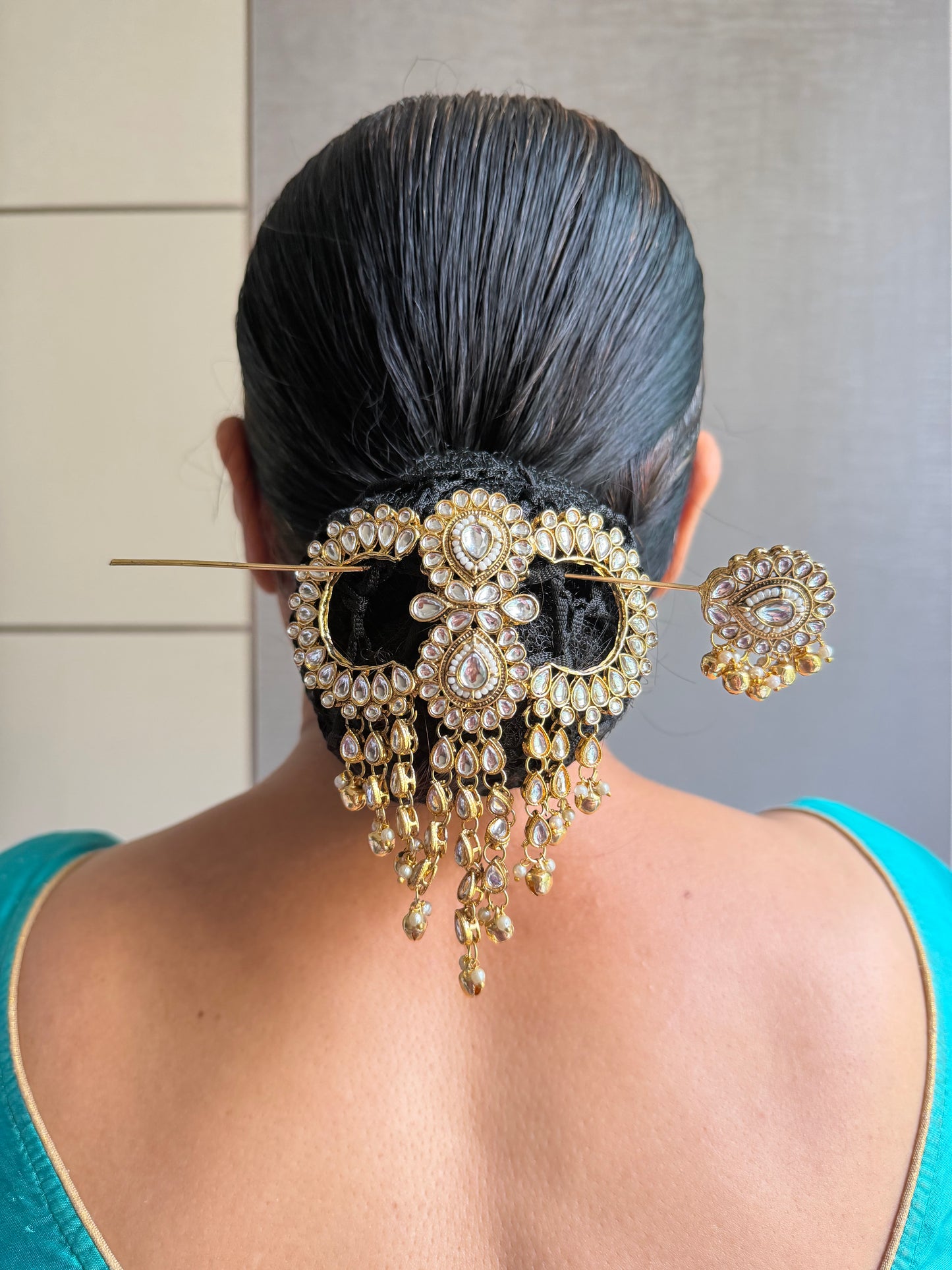 Metal Hanging gold bun