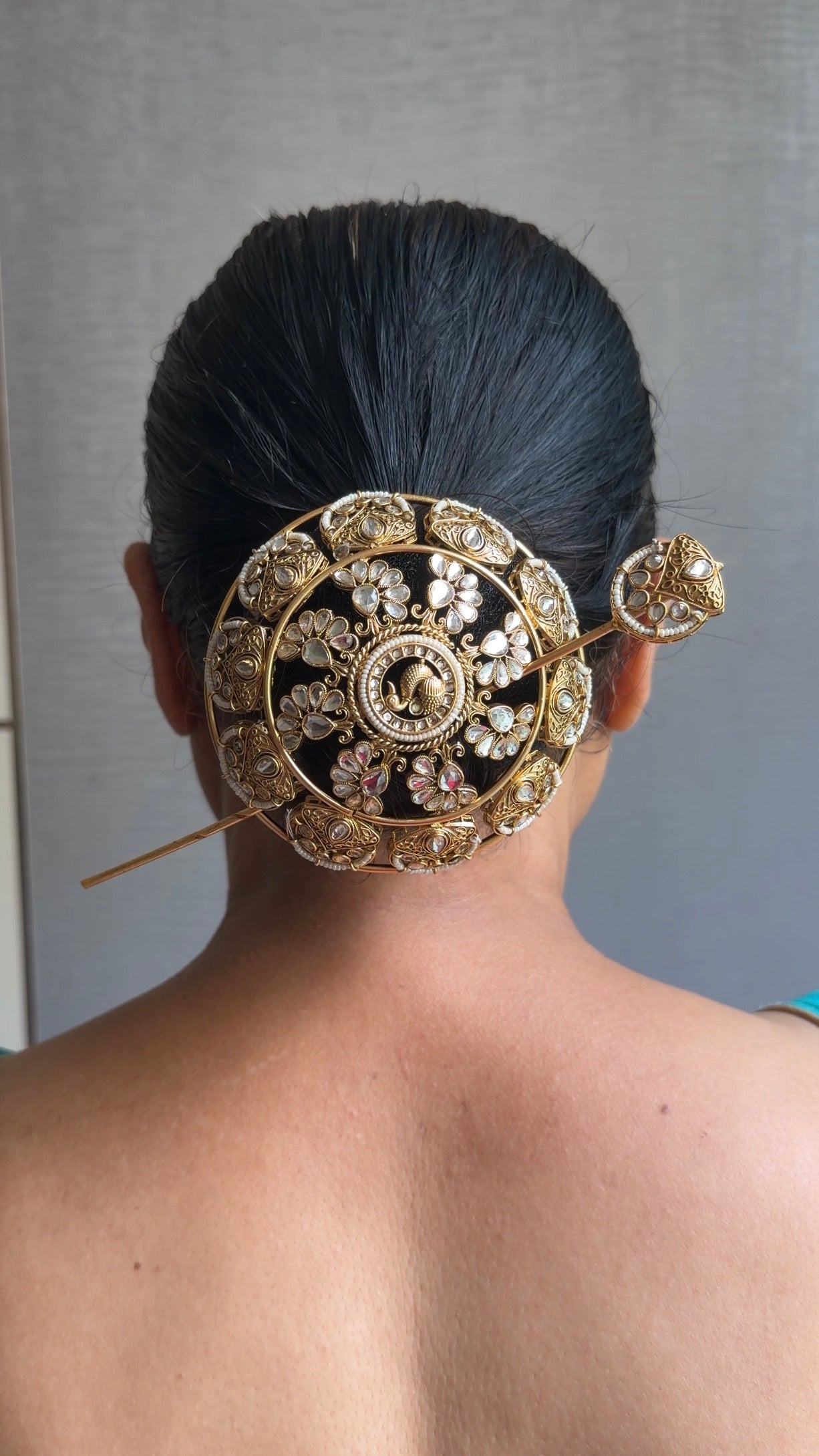 Swan Gold Bun