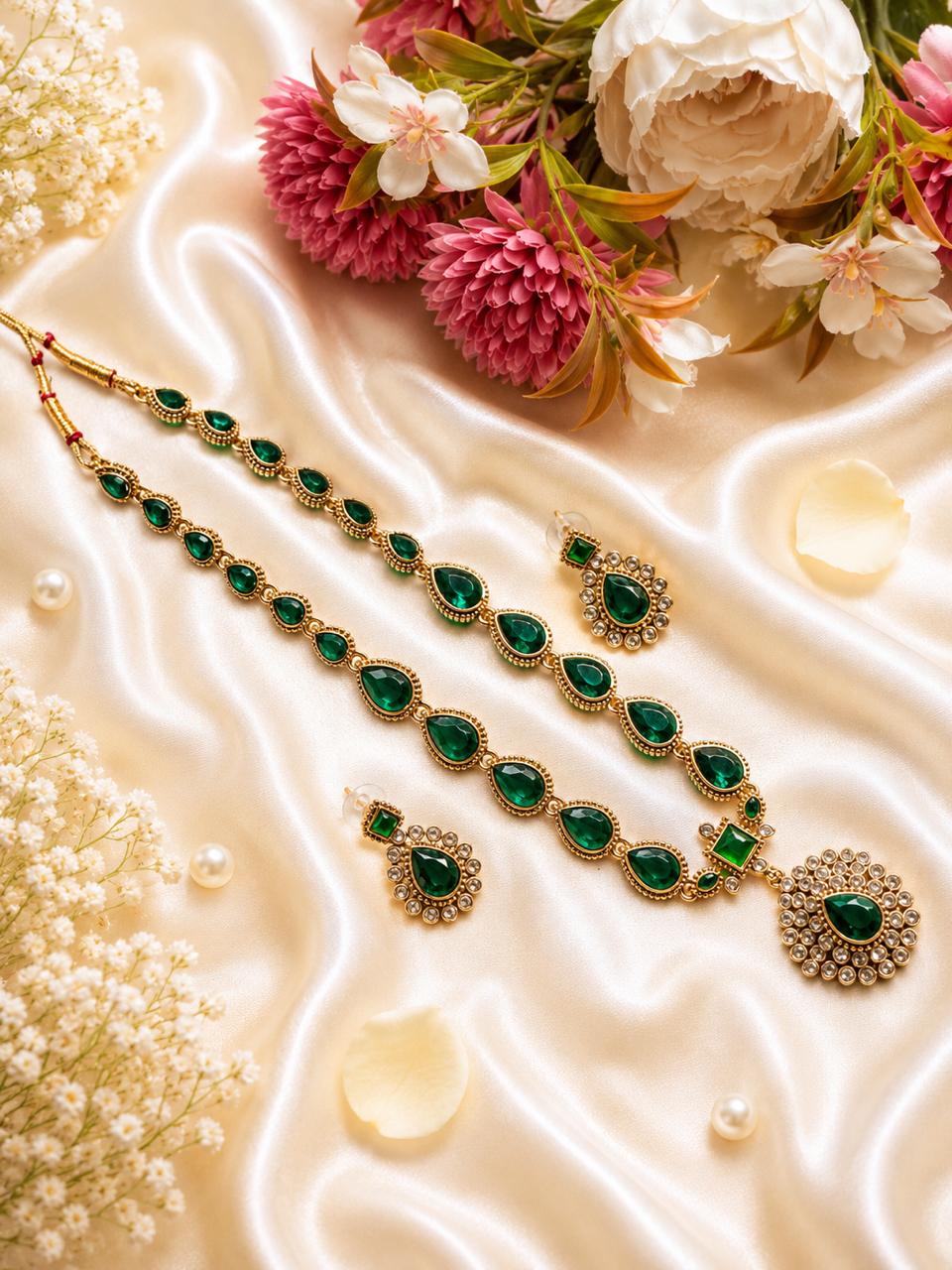 LONG GREEN NECKLACE