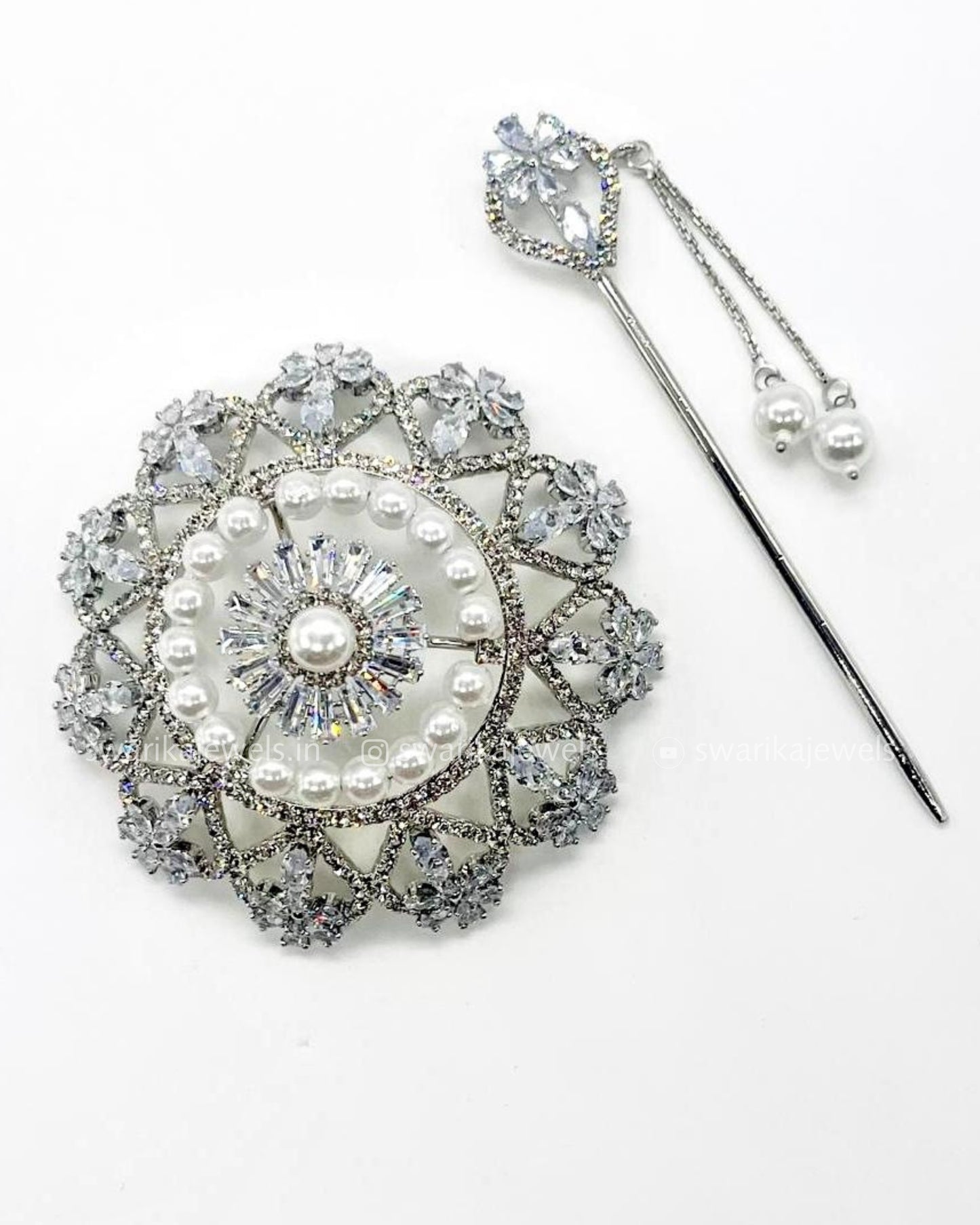 Silver Pearl Mini Bun (metal)