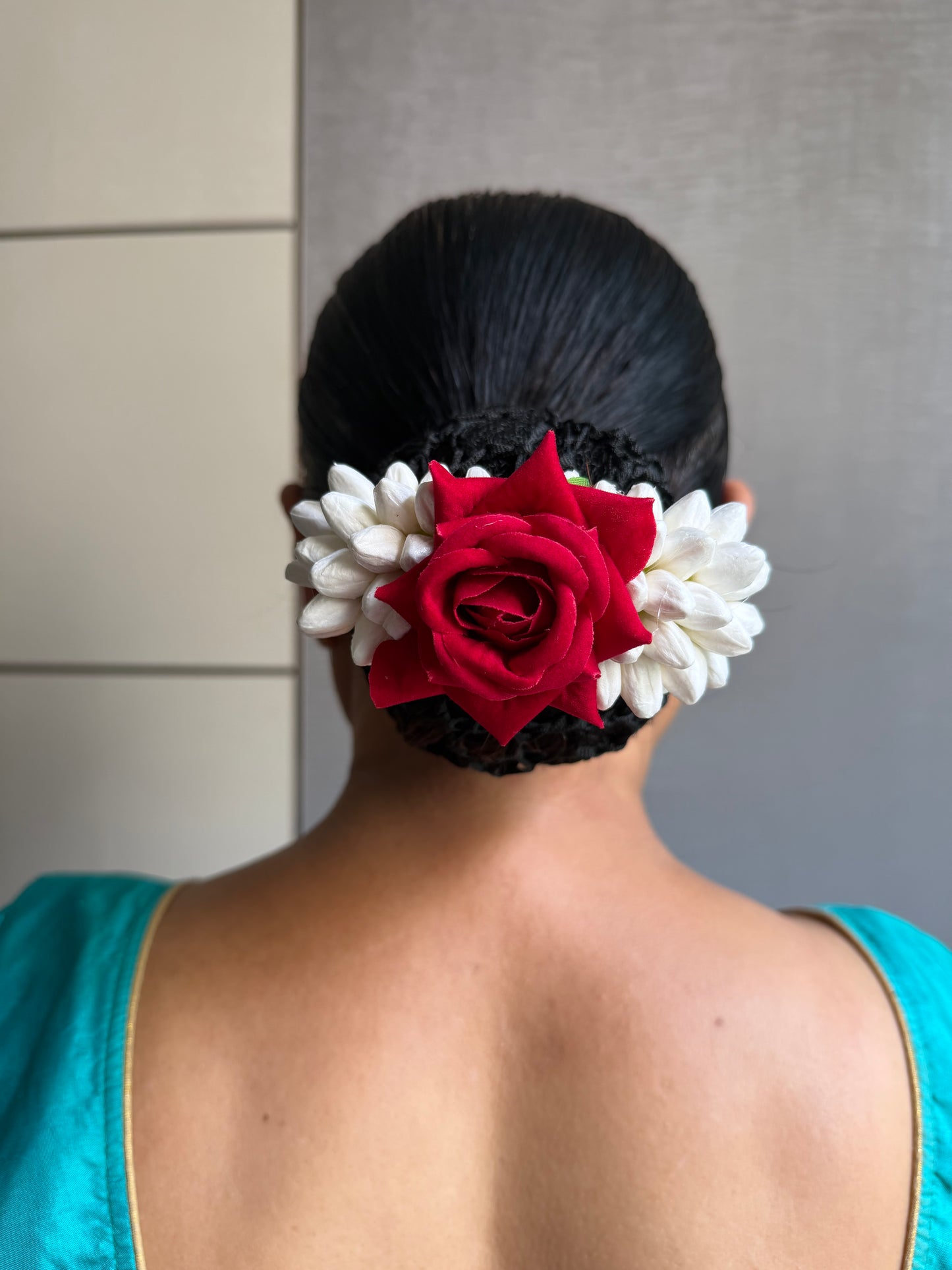 Rose gajra pin