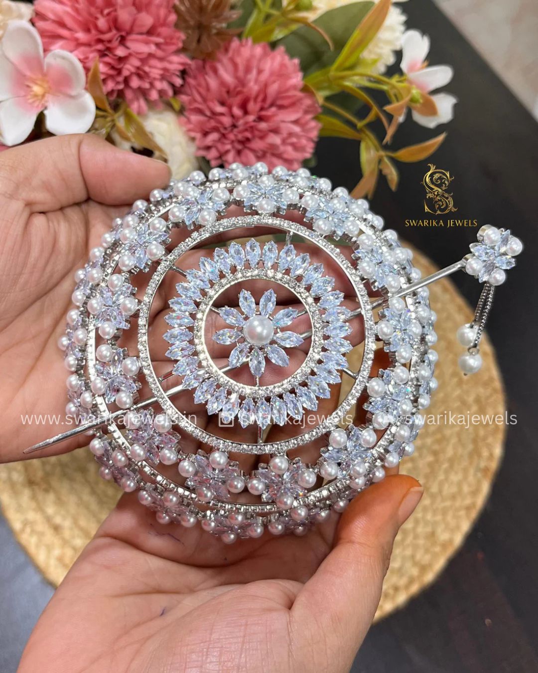 Large Silver Pearl bun (metal)