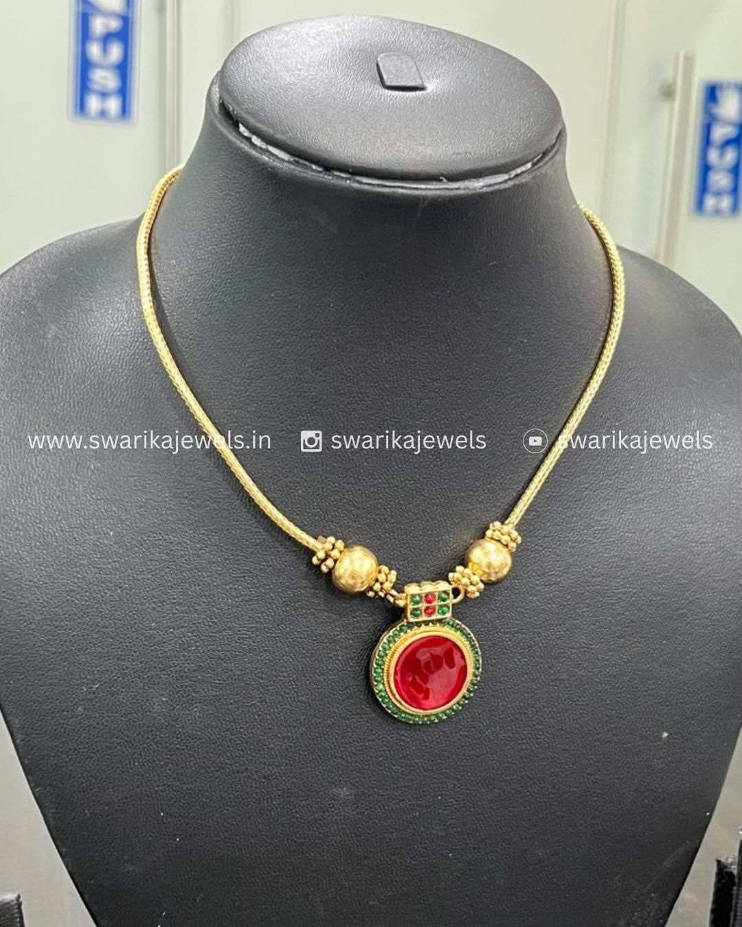 Red pendant necklace chain