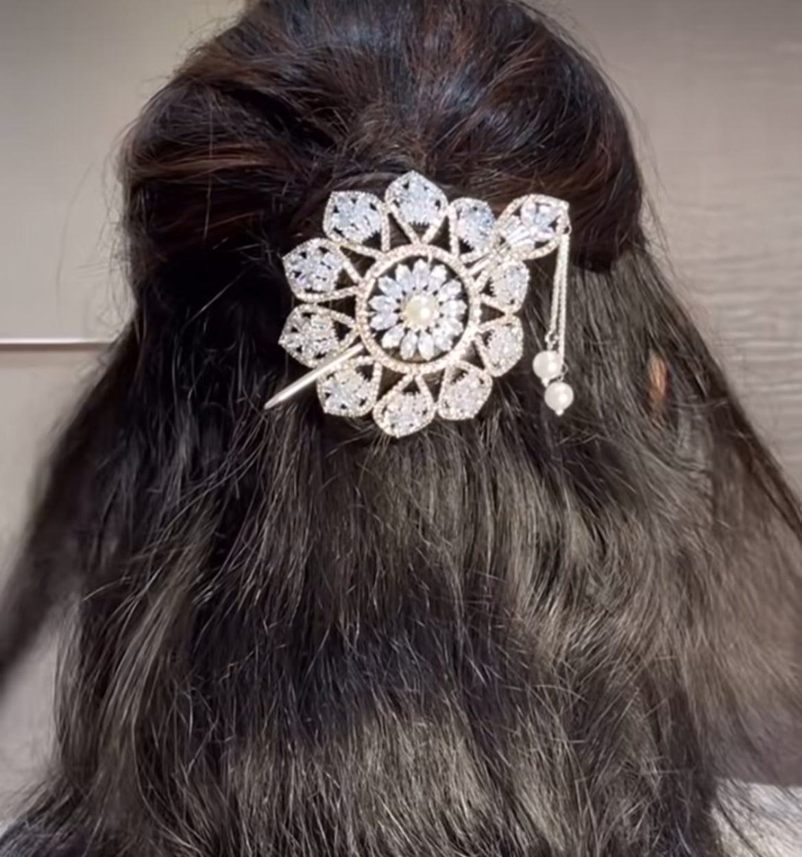 Silver Flower Mini Bun (metal)