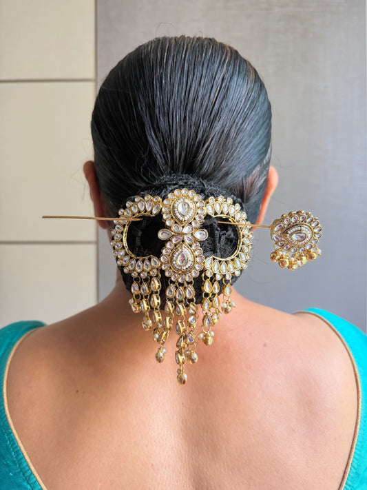 Metal Hanging gold bun