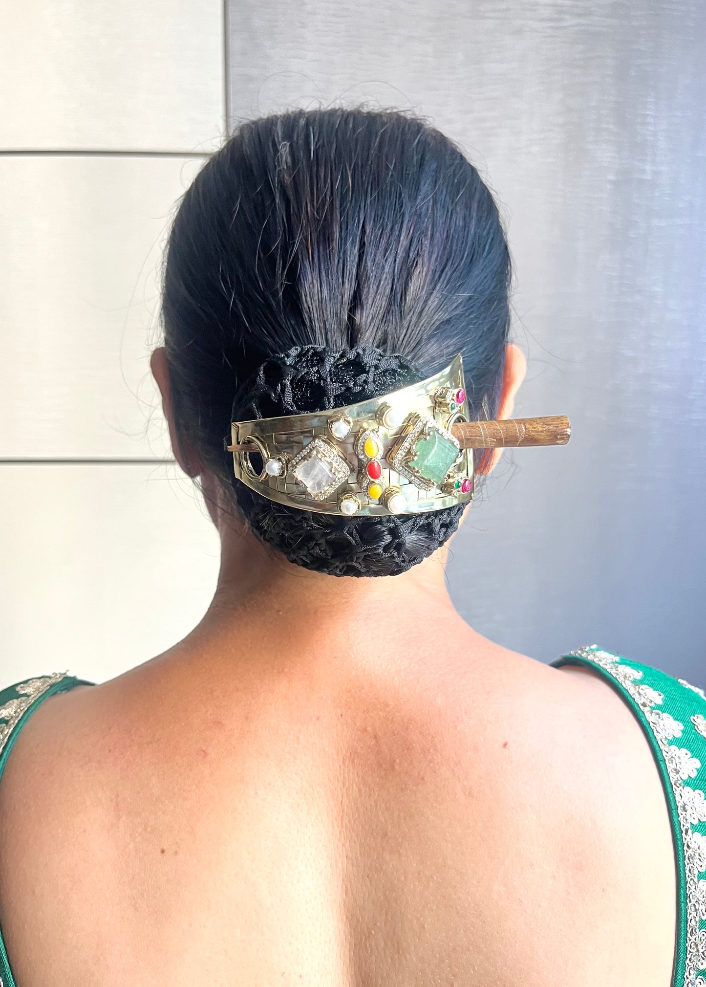 Stone semi kundan Bun
