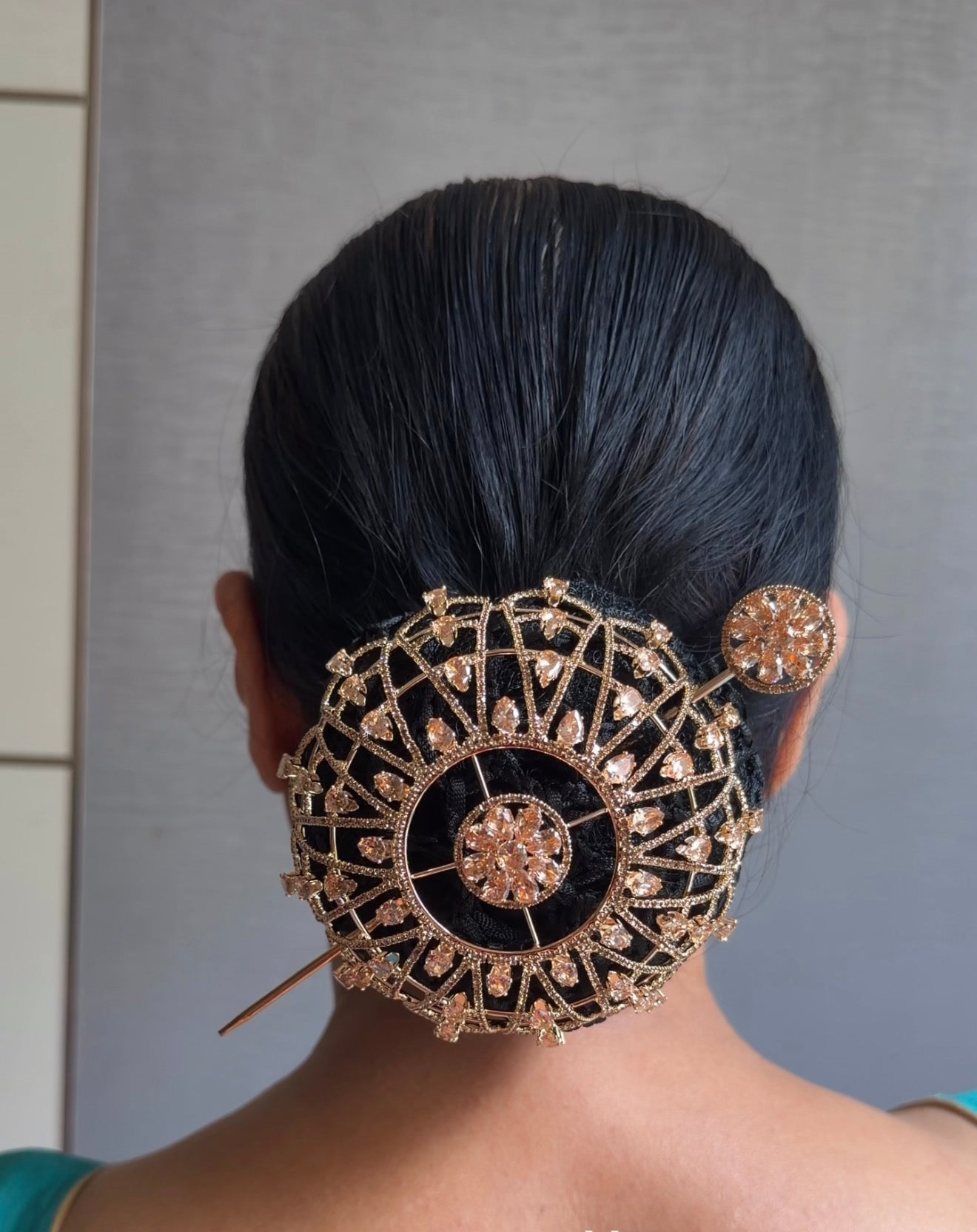 Mayraa Rosegold Bun