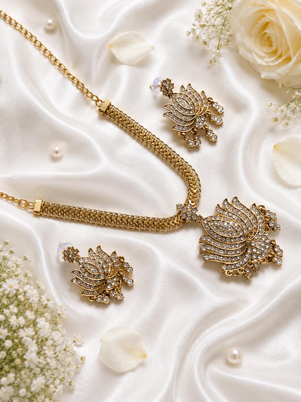 WHITE LOTUS NECKLACE