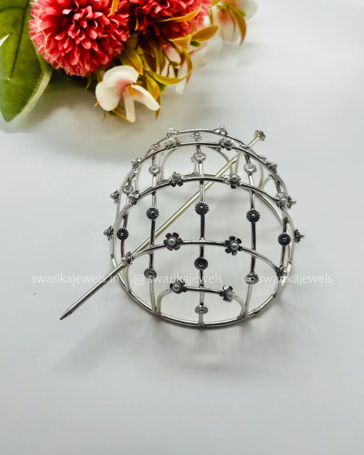 Silver FLOWER Bun (metal)